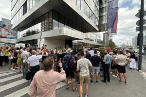 hotel intercontinental ljubljana lakers doncic navijaci.jpg