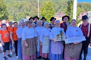 Folklorna skupina IZVIR na 10. obletnici Festivala Slovenija v Radečah