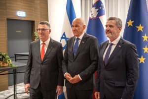 HRzbXlsXAAMfkE9.jpg