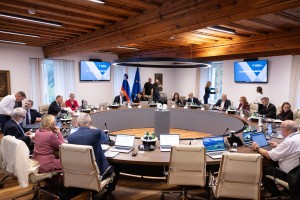 UV-jansa vlad 100dni-UKOM.jpg