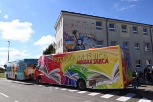 Bibliobusiranje že četrtič povezalo mlade bralce ob meji
