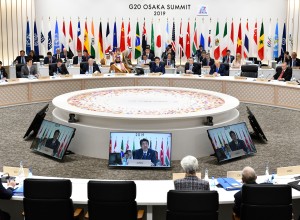Scholz se kljub prisotnosti Putina namerava udeležiti vrha G20