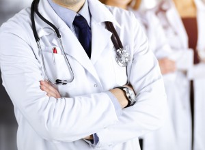 V Italiji zaradi zavračanja cepljenja suspendiranih 2000 zdravnikov in zobozdravnikov