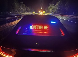 Krvava noč na gorenjski avtocesti: pri Kranju umrli dve osebi, promet še vedno zaprt