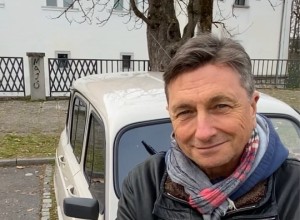 Jo kupite? Pahor prodaja katrco, letni 1991, zaslužek gre v dobrodelne namene