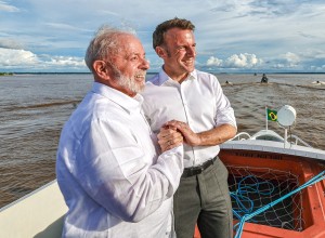 Macronu in Luli se režijo: sta v Amazoniji snemala poročne fotografije?