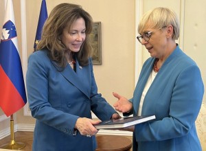 Ameriška veleposlanica zapušča Slovenijo