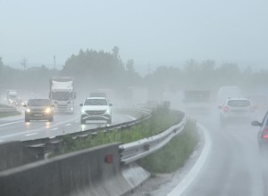 Močno deževje povzročalo težave, obilnejše padavine do petka zjutraj