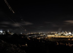 Izrael in Hezbolah nadaljujeta medsebojne napade