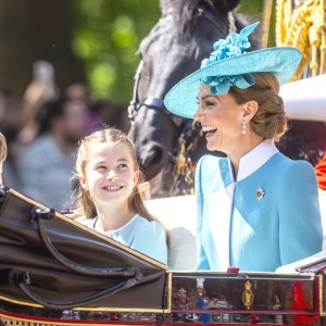 Princesa Kate, Princesa Charlotte - Na paradi je Kate nezavedno pokazala kako rada ima svojo družino