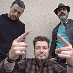 Njihova glasba združuje grunge, indie, post-punk in hard rock – temačno, spevno in energično