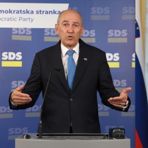 Favorita in sateliti: politična analiza pol leta pred volitvami