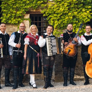 Veseli Svatje so že skoraj dve desetletji prisotni na slovenski glasbeni sceni