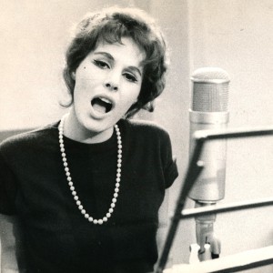 Ornella Vanoni (1934–2025) je eno največjih imen italijanske glasbe, njena kariera je trajala sede