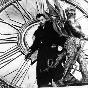 Tujec, Orson Welles - !!!!Orson Welles igra vojnega zločinca in enega ključnih arhitektov nacističn