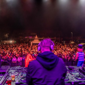 Odlični didžej tudi tokrat obljublja nepozabno zabavo ---