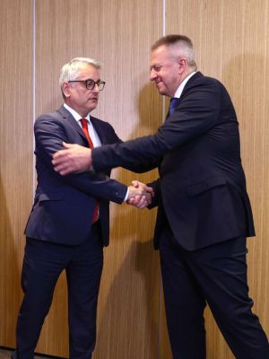 93a50da7f9452d89bdc68900f9d6fbf4