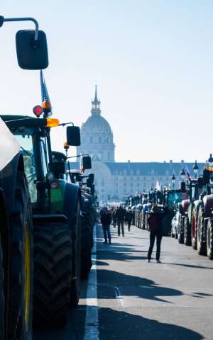 pariz, protest-kmetov, traktor