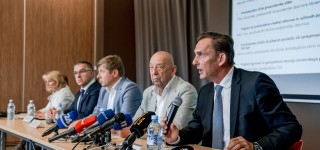 novinarska-konferenca, delodajalci