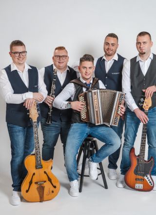 Ansambel PIK se je poslovil od dolgoletnega harmonikarja