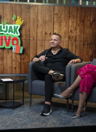 Veseljak v živo razkriva skrivnosti Brizgalne brizge in gosta presenečenja