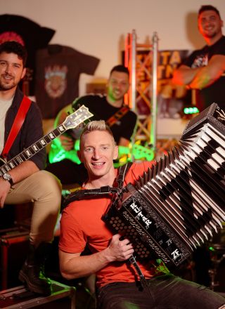 Zvita Feltna po desetih letih spet navdušuje s harmoniko