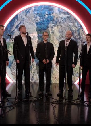 Mladi glasovi iz Postojne: Alikvot nocoj v oddaji Ubrano po slovensko!