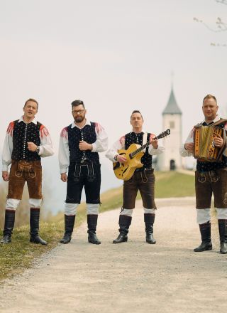Ansambel Nemir v novo poročno sezono z valčkom »Danes je vajin dan«