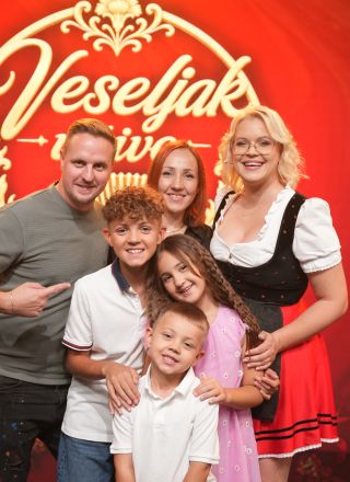 Mladi Nik Lesjak stopa na oder, njegov nastop pa bo ocenila Eva Kovačič