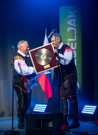 Veseljakova Zlata plošča in povabilo na nov glasbeni praznik