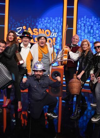 Nocoj pri Jasni: Aleš Klinar v narodni noši, Mama Manka za mikrofonom ...