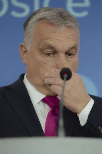 Moldavska predsednica Orbanu ni dovolila poljuba