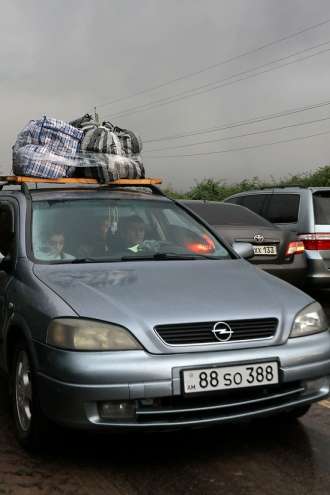 Prebivalci bežijo iz Gorskega Karabaha
