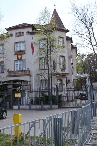 Izgnani ruski diplomat naj bi zapustil Slovenijo