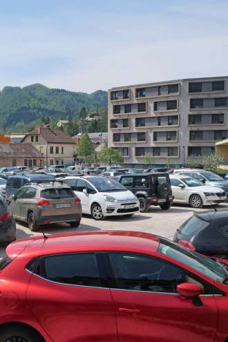 Odvetnica o parkirnem kaosu v Idriji: Vse kazni so protizakonite!