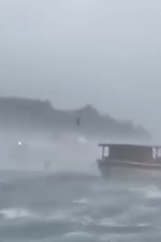 Nevihta pustošila po Istri: nasedlo 30 jaht, strela zadela nemškega turista (video)