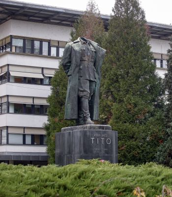 titov spomenik velenje-bobo.jpg