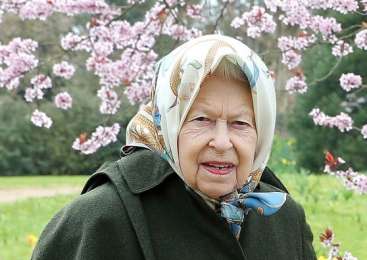 Kraljica je imela raka: vsi so vedeli, le Harry in Meghan ne