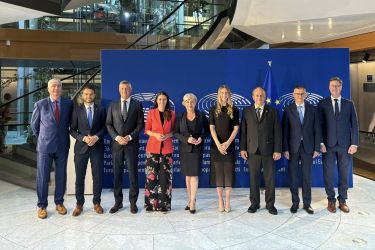 Zaušnica Sloveniji: ne levi ne desni pred Evropo ne priznajo svojih napak