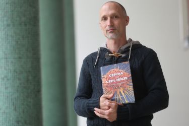 Aleš Praprotnik, avtor knjige o cepljenju: Ozaveščanje je boljši pristop, a pri nas ne gre brez palice