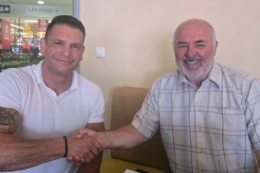 Zoranu Stevanoviću je proticepilstvo doslej prineslo že 189.653 evrov javnih sredstev – koliko mu bo proruska agitatacija?
