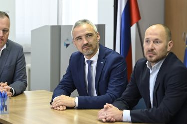 Novi Sloveniji lahko samo še bog pomaga! (KOMENTAR)