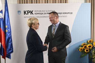 Ali leti Robert Šumi s KPK, ker ni zašil Roberta Goloba?