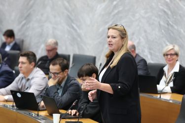 Poslanka, ki sovraži »črnuharje«: ko Svoboda ni nič boljša od SDS