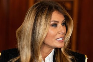 Film Melania: prva dama med spektaklom, denarjem in molkom