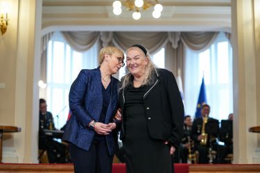 Je Elda Viler stisnila zobe in poslušala petje Nataše Pirc Musar? (VIDEO)