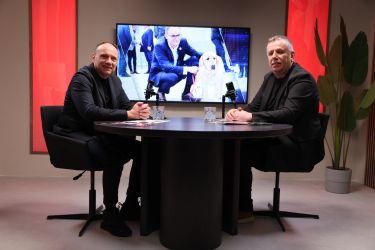 Vsi so pobegnili iz studia, Jelinčič pa je padel na glavo (PODKAST)