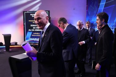 Janezov zlati prinašalec in koristni idioti na levici (KOLUMNA)