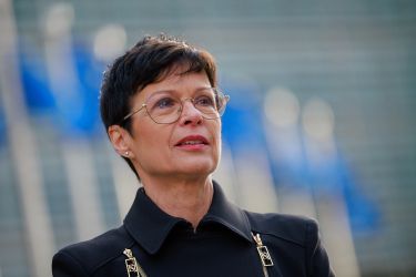 Komisarka Marta Kos vendarle sodelovala s SDV