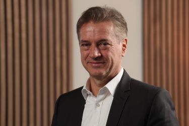 Golob: Samo dve poti sta, ne obstaja tretja, sploh ne Logarjeva (INTERVJU)